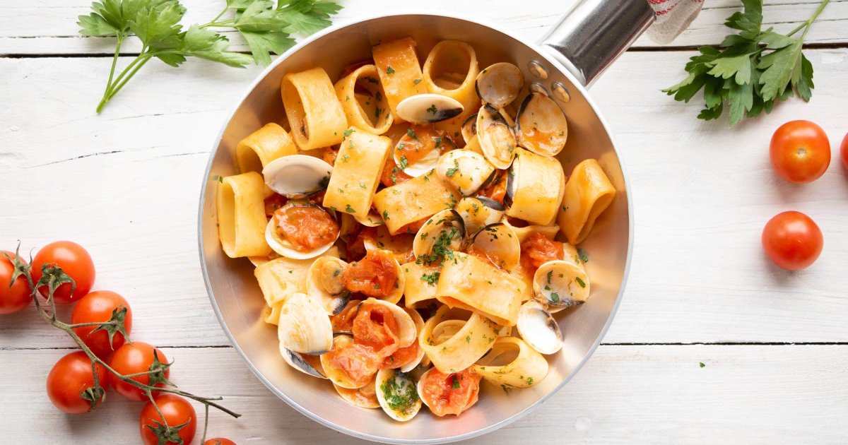 Recipe Authentic Italian Calamarata Pasta with Clams - The Recipes Club