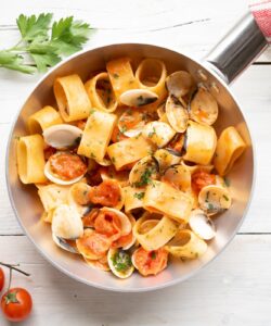 Ricetta Authentic Italian Calamarata Pasta with Clams