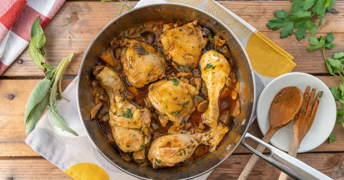 Recipe Skillet Chicken and Mushrooms - The Recipes Club