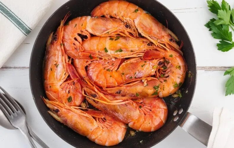 Simple Pan-fried Garlic Prawns Recipe - The Recipes Club