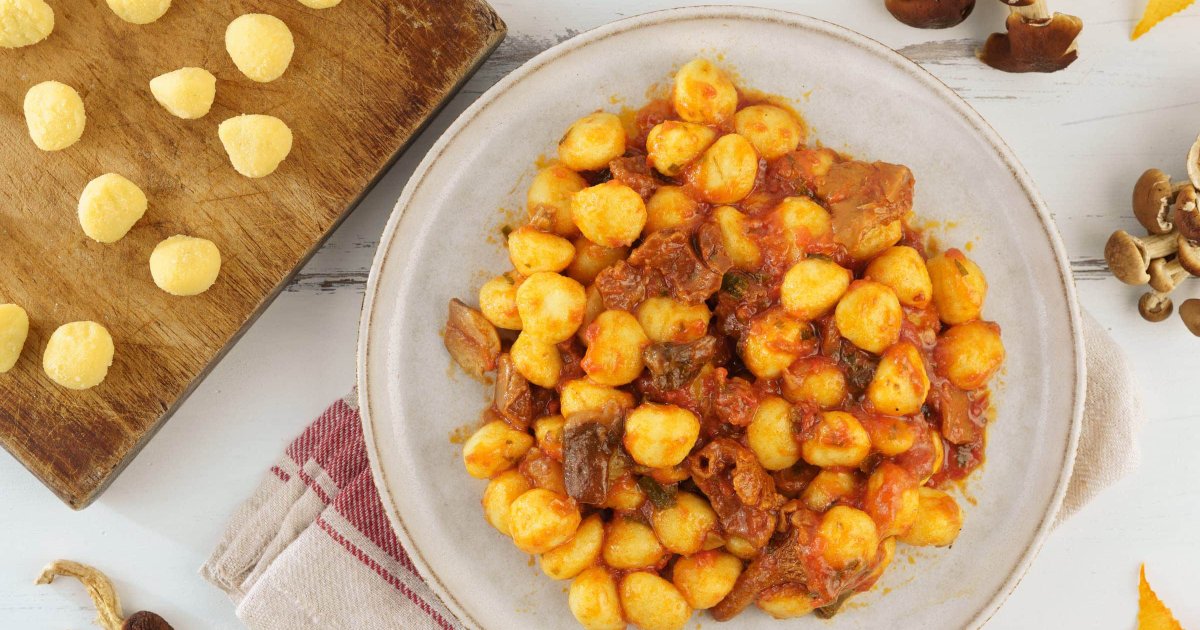 Recipe Gnocchi with Tomato and Mushrooms - The Recipes Club