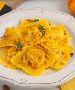 Ricetta Pumpkin and Almond Ravioli