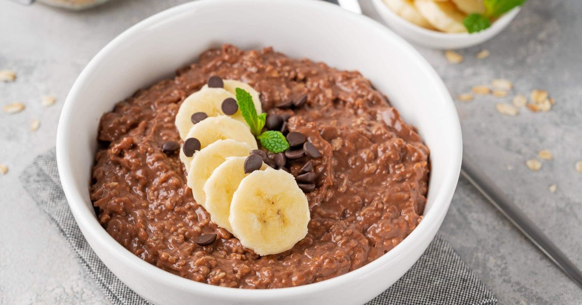 Recipe Healthy Banana and Cocoa Oatmeal Porridge - The Recipes Club