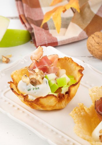 Recipe Parmesan, Speck and Apple Baskets – An Authentic Italian Appetizer