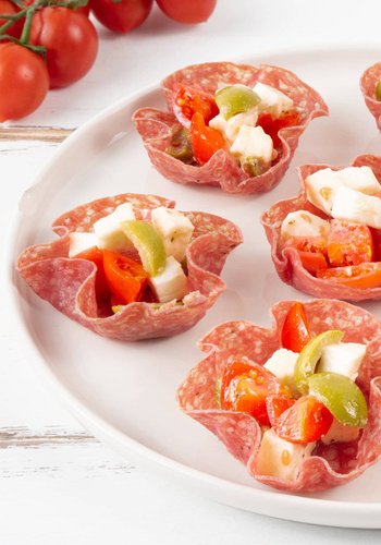 Recipe Salami Cups with Mozzarella, Cherry Tomatoes and Olives