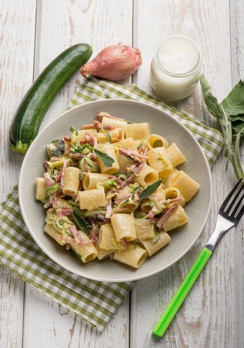 Recipe Mezze Maniche Pasta with Cream, Speck and Zucchini