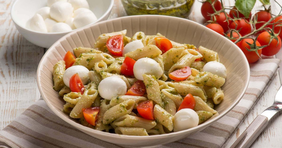 Recipe Pesto Pasta Salad with Cherry Tomatoes and Mozzarella - The Recipes Club