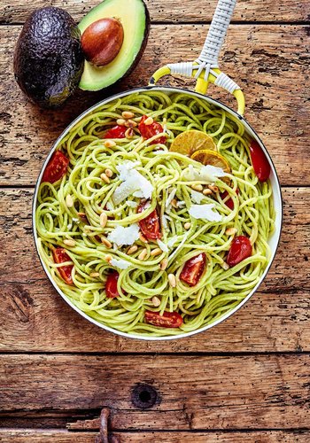 Recipe Pasta with Avocado Cream Sauce, Cherry Tomatoes and Toasted Pine Nuts
