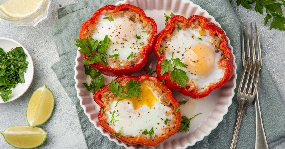 Recipe Stuffed Bell Peppers with Rice and Fried Egg - The Recipes Club