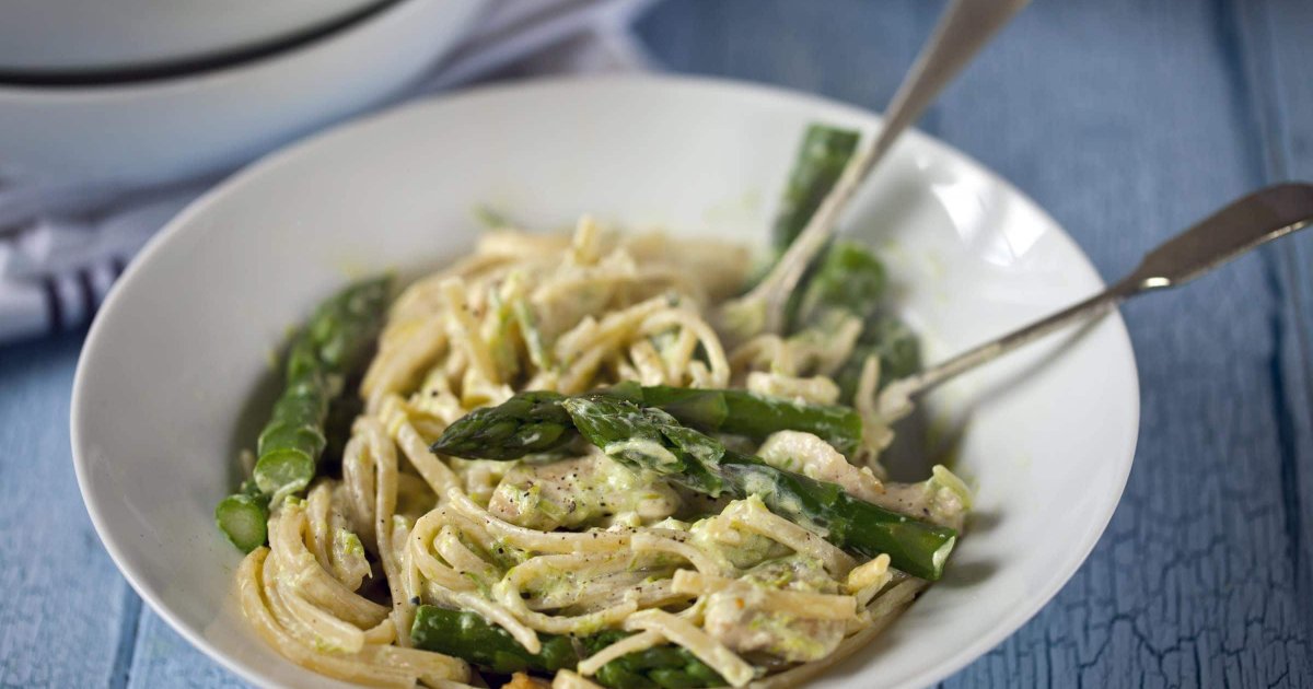 Recipe Asparagus and Pistachio Cream Pasta - The Recipes Club