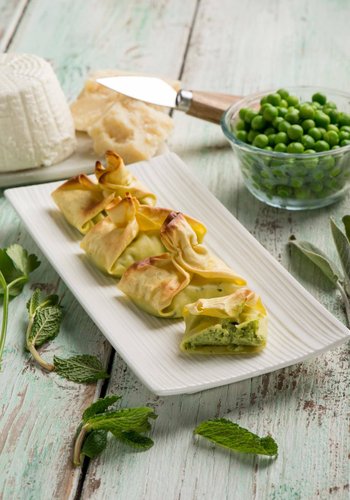 Recipe Ricotta and Pea Crepes Bundles