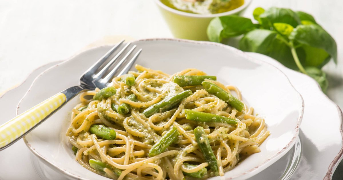 Recipe Spaghetti with Pesto and Green Beans - The Recipes Club