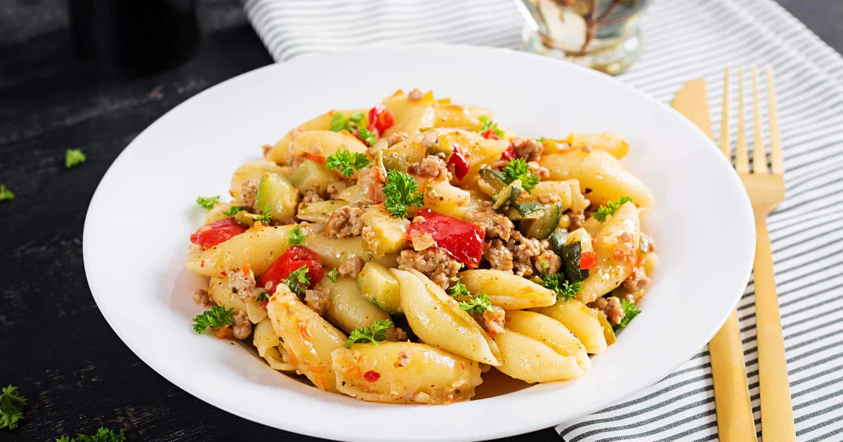 Recipe White Ragù Pasta with Zucchini - The Recipes Club