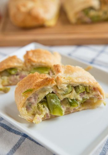 Recipe Savory Asparagus, Ham, and Cheese Strudel