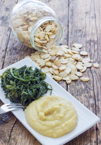 Recipe Broad Bean Purée with Chicory – Traditional Puglian Recipe