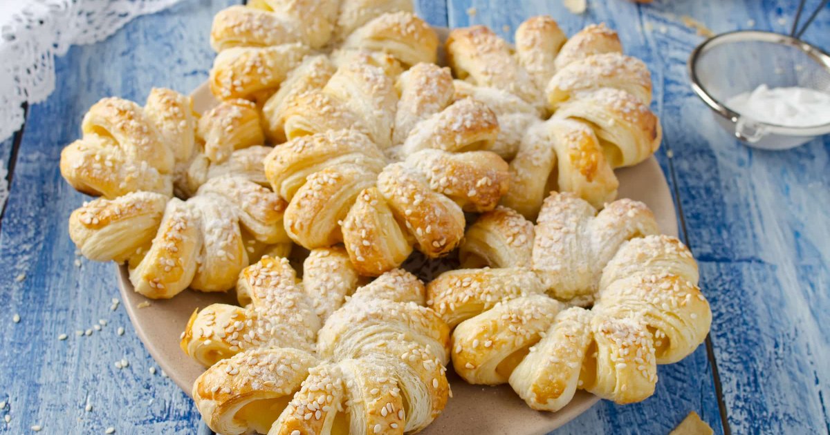 Recipe Pineapple Puff Pastry Flowers - The Recipes Club