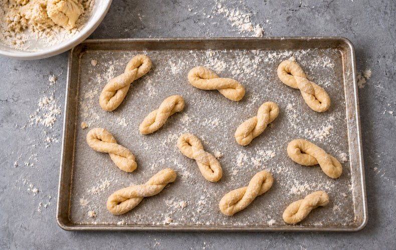 Acciuleddi (Sardinian Honey Twists), step 4: ropes of dough folded and twisted into little skeins