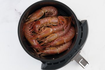 Making air fryer jumbo shrimp, photo 2