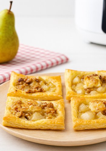 Recipe Air Fryer Pear and Brie Puff Pastry Bites