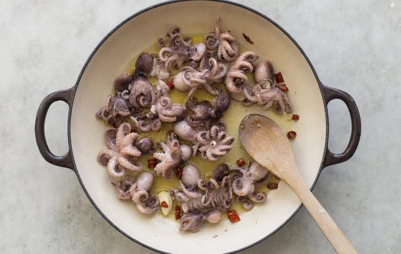 Baby Octopus Soup, step 1: baby octopus cooking with garlic and chili pepper