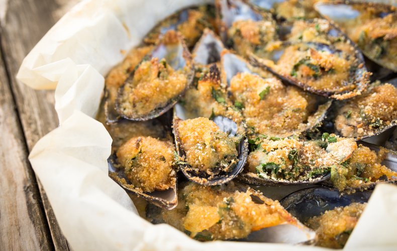 Baked mussels au gratin in their shells