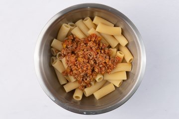 Drained pasta in a large bowl