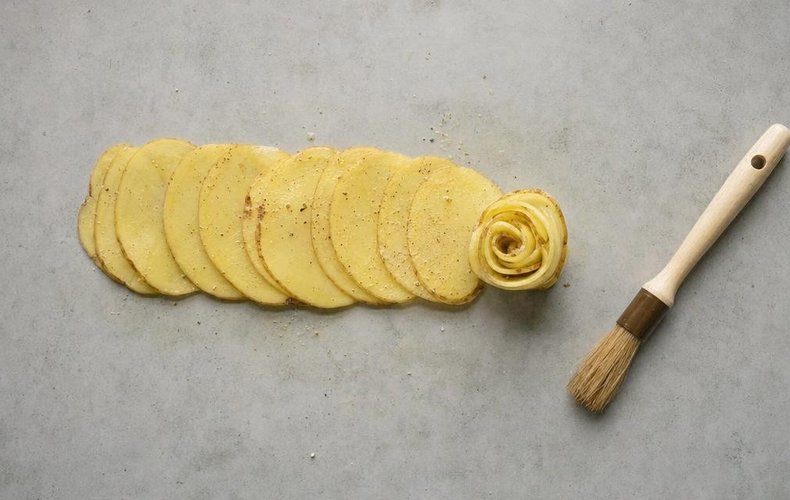 Baked Potato and Bacon Roses, step 3: the potato strip brushed with olive oil and rolled up