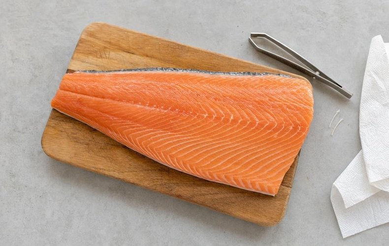 Baked Salmon, step 1: rinsing and drying the salmon fillet