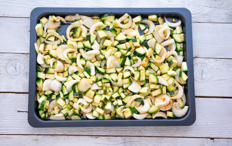 Baked zucchini and onions, photo 5