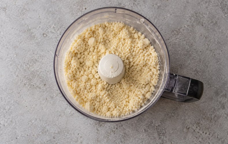 Befanini, step 1: flour and butter blended until crumbly