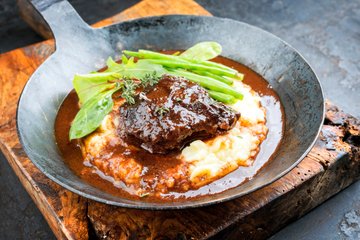 Recipe Braised Veal Cheek with Mashed Potatoes