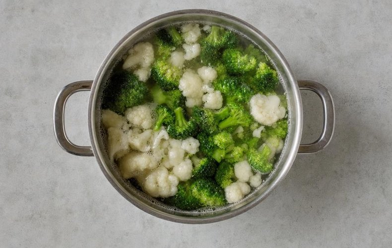 Broccoli and Cauliflower Gratin, step 1: boiling the broccoli and cauliflower in salted water