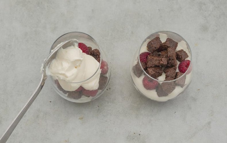 Brownie Trifle with Mascarpone Cream, step 7: trifle glasses decorated with chocolate chips