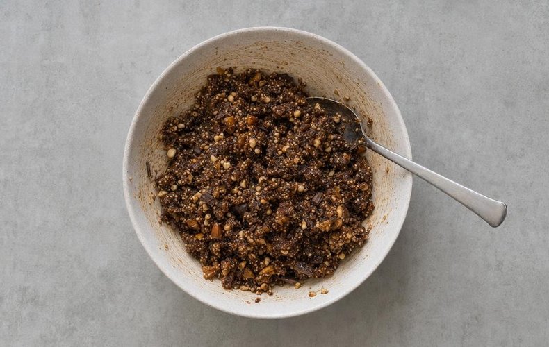 Buccellati di Monreale, step 5: the fig, nut, marmalade and chocolate filling in a bowl