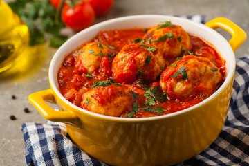 Recipe Canederli (Bread Dumplings) in Tomato Sauce