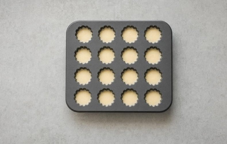 Canelés, step 5: the mold filled with batter