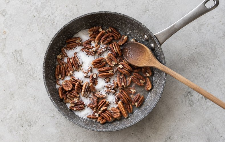 Caramelized Pecans, step 1: pecans, sugar and water in a large skillet