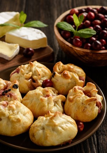 Recipe Cheese and Cranberry Puff Pastry Bundles