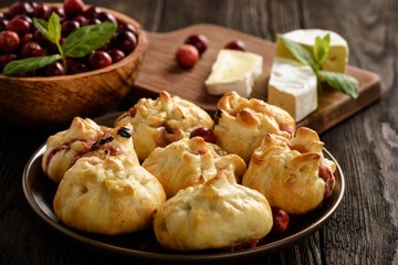Recipe Cheese and Cranberry Puff Pastry Bundles
