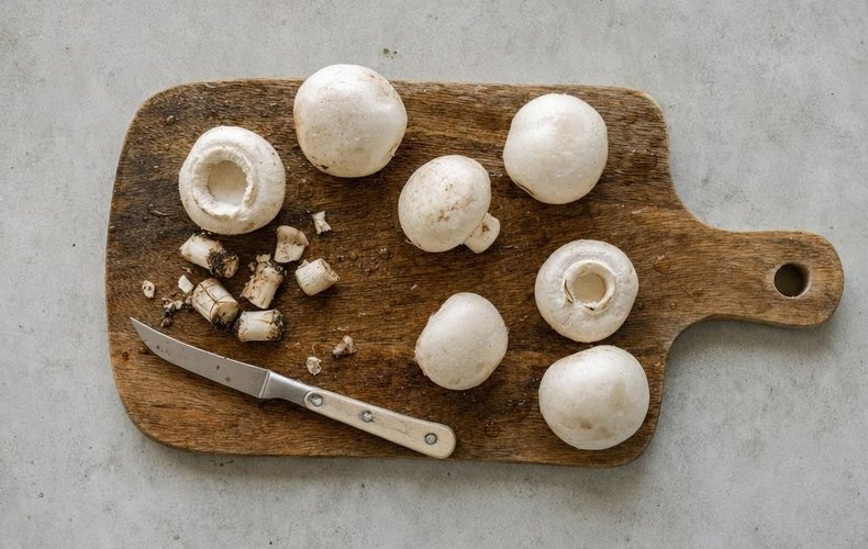 Cheese and Mushroom Bruschetta, step 1: button mushrooms trimmed and rinsed