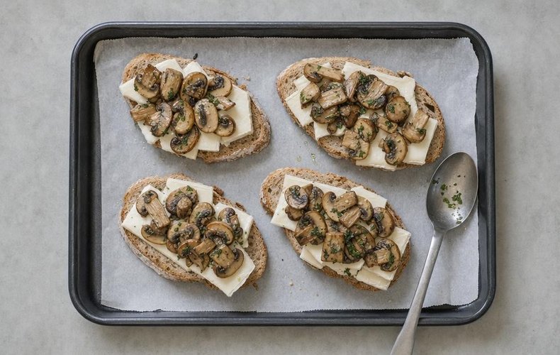 Cheese and Mushroom Bruschetta, step 5: bread slices topped with Taleggio and mushrooms