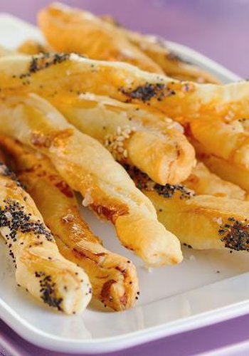 Recipe Cheese Puff Pastry Sticks with Poppy and Sesame Seeds