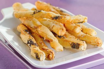 Recipe Cheese Puff Pastry Sticks with Poppy and Sesame Seeds