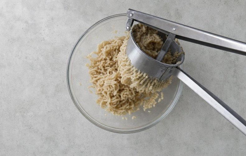 Chestnut Truffles, step 3: chestnuts mashed with a potato ricer