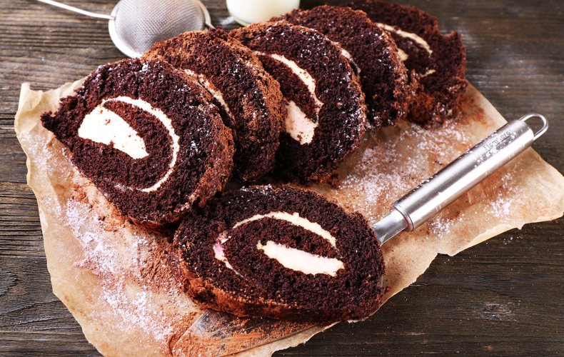 Slices of chocolate roll filled with mascarpone cream