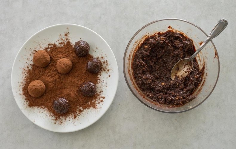 Making chocolate rum truffles, step 3