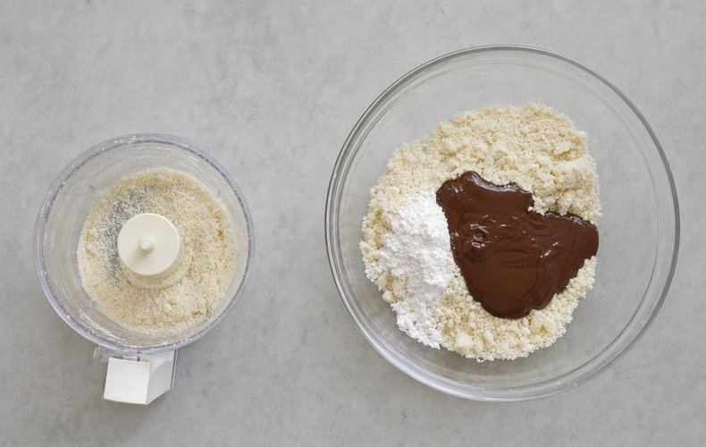 Chocolate shortbread cookie ornaments: step 2