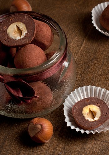 Recipe Chocolate Truffles with a Hazelnut Center