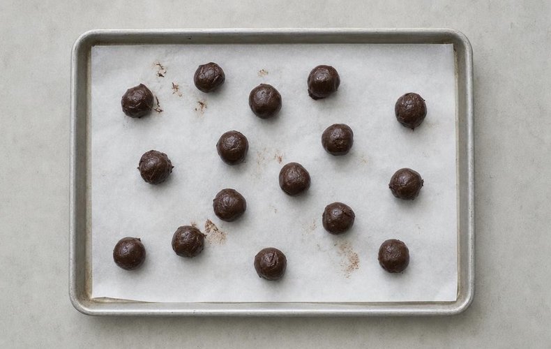 Chocolate Truffles with a Hazelnut Center, step 5: truffles on a baking sheet lined with parchment paper