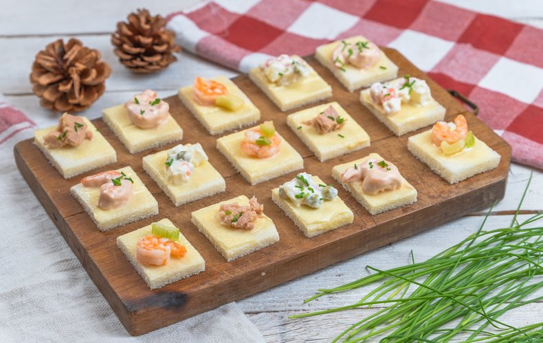 Christmas Canapés with tuna